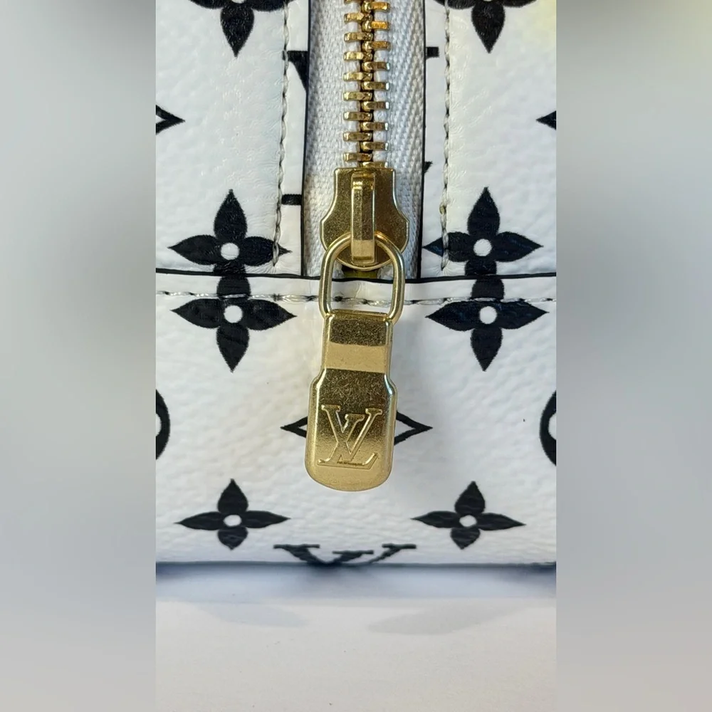 LOUIS VUITTON Monogram Giant Portemonnaie Cube Mini Cube Coin Bag Key Charm - Picture 12 of 12